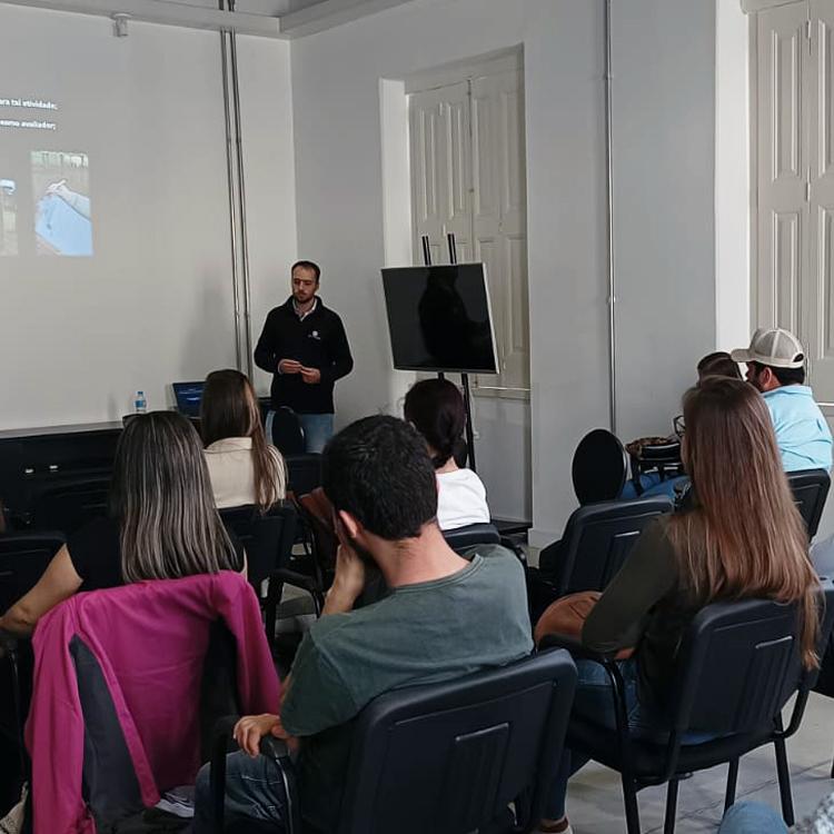 Alunos de Zootecnia da UFPel participam de aula ministrada pela ANC - Imagem